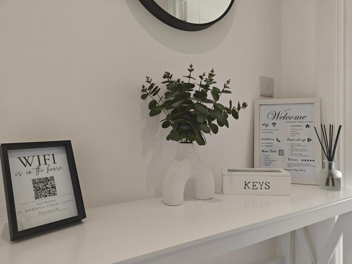 Modern City Apartment Хемел Хемпстед Екстериор снимка